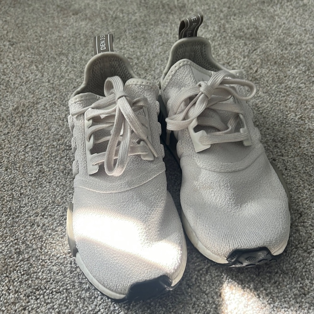 Adidas tennis shoes. Size women’s 6 1/2